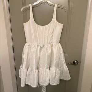 Elegant White Sleeveless Dress
